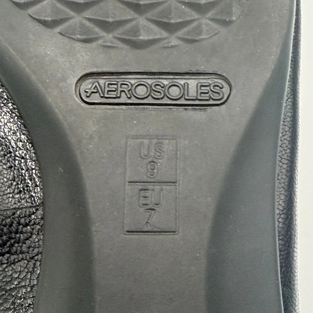 AEROSOLES black leather